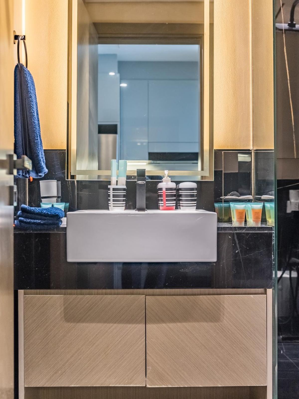 Apartment Luxurious Prime Location Business Bay *